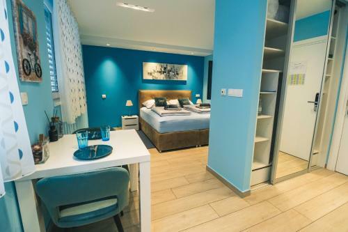 Hostal The Place Apartments Hebrangova