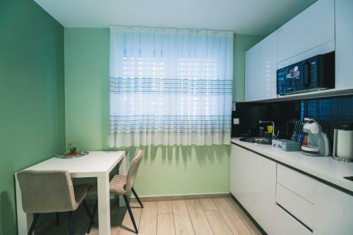 Hostal The Place Apartments Hebrangova
