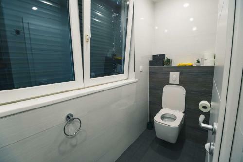 Hostal The Place Apartments Hebrangova