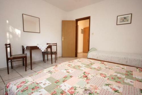 Apartment Funtana 2239b