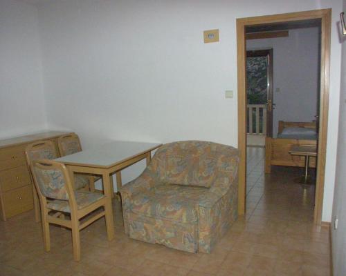 Apartments With A Parking Space Pucisca (brac) - 756