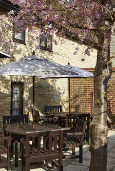 Hotel Queens Head Htl Milton Ernest