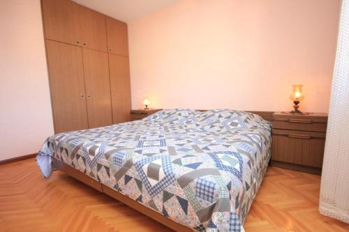 Apartment Mastrinka 7582a