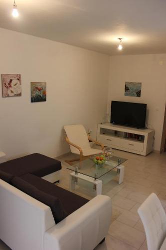Apartment Maras