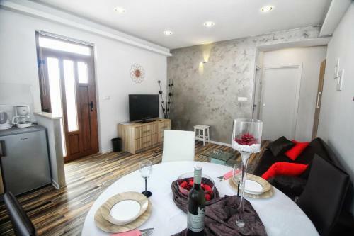 Hostal Apartments And Rooms Lorena 236