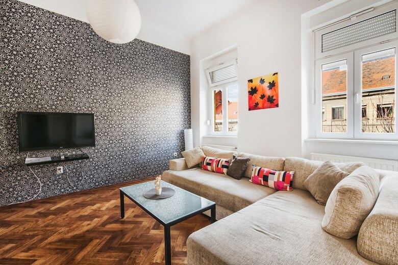 Hostal Tia Apartments And Rooms