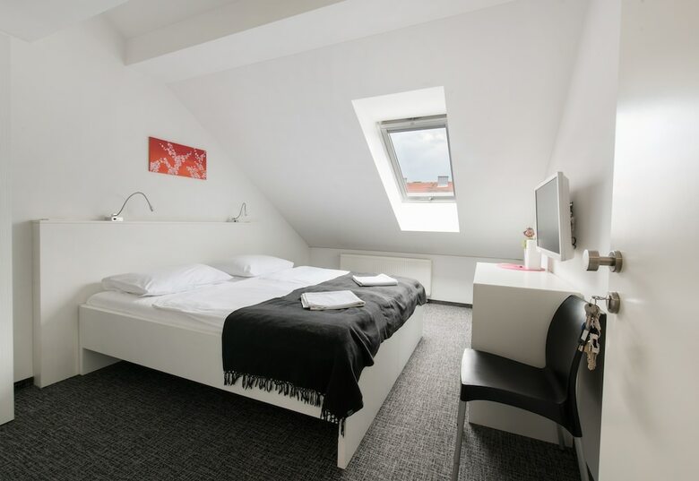 Hostal Tia Apartments And Rooms