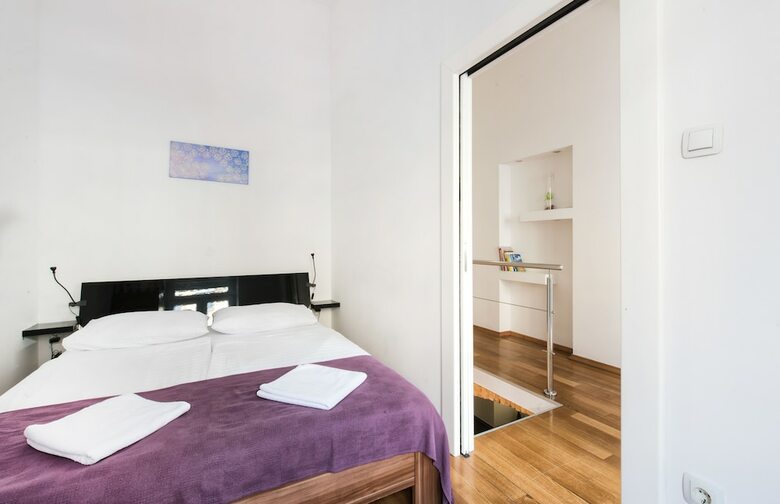 Hostal Tia Apartments And Rooms