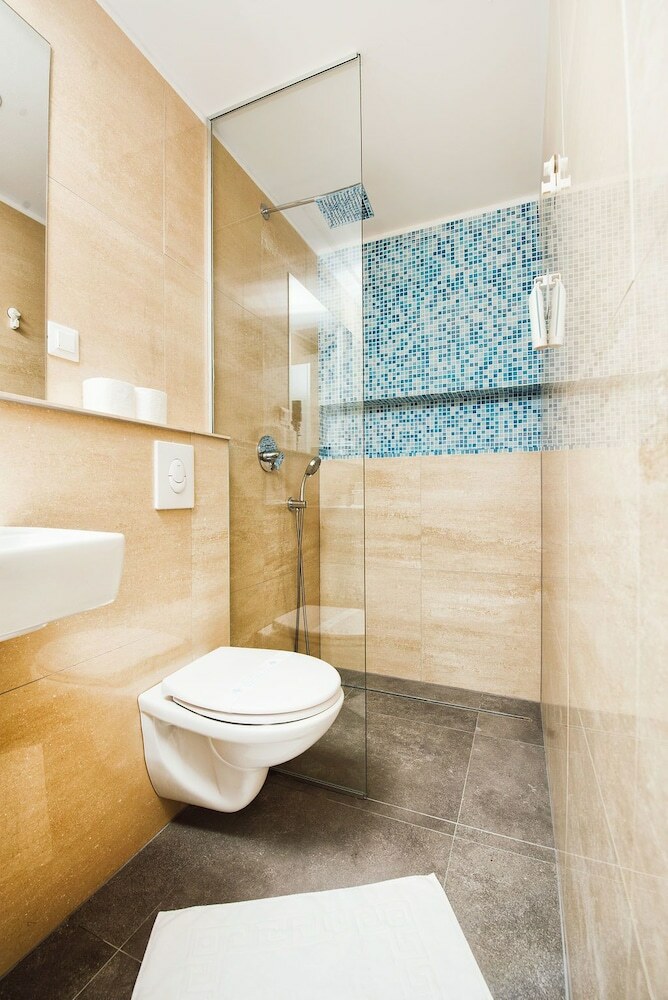 Hostal Tia Apartments And Rooms