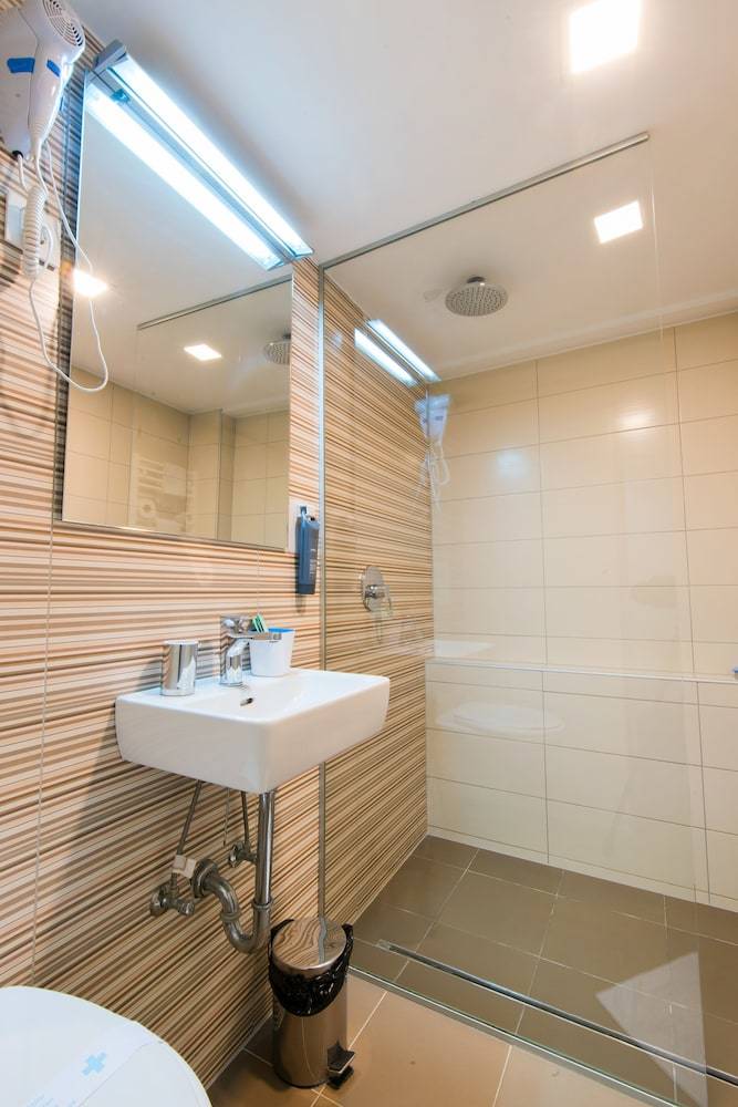 Hostal Tia Apartments And Rooms