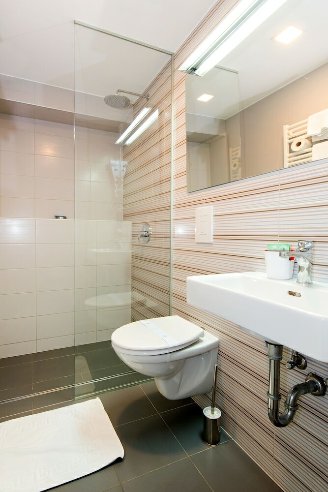 Hostal Tia Apartments And Rooms