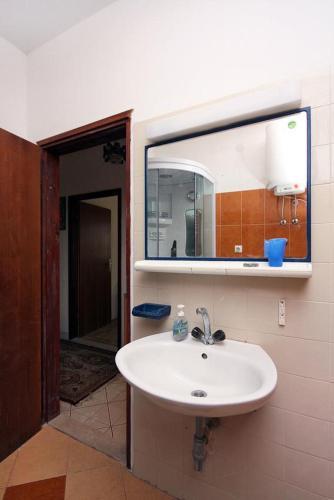 Apartment Rogoznica 4800b