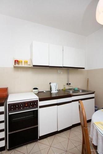Apartment Rogoznica 4800b