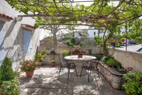 Hostal Apartments & Rooms Nada