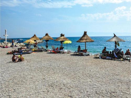 Holiday Apartment Podstrana 4