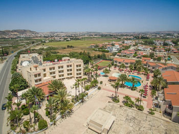 Hotel Crown Resorts Henipa