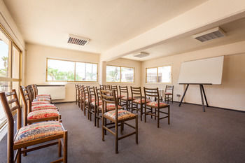 Hotel Crown Resorts Henipa