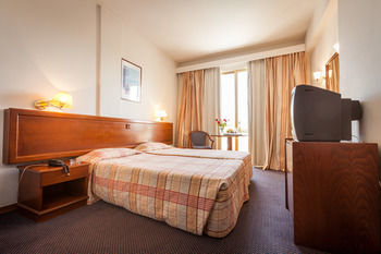 Hotel Crown Resorts Henipa