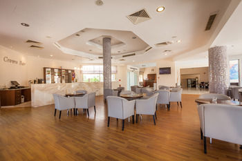 Hotel Crown Resorts Henipa