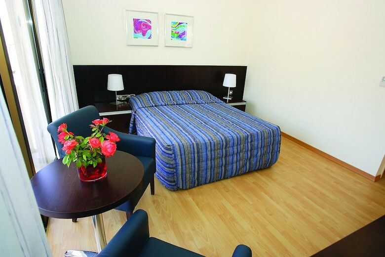 Hotel Crown Resorts Henipa