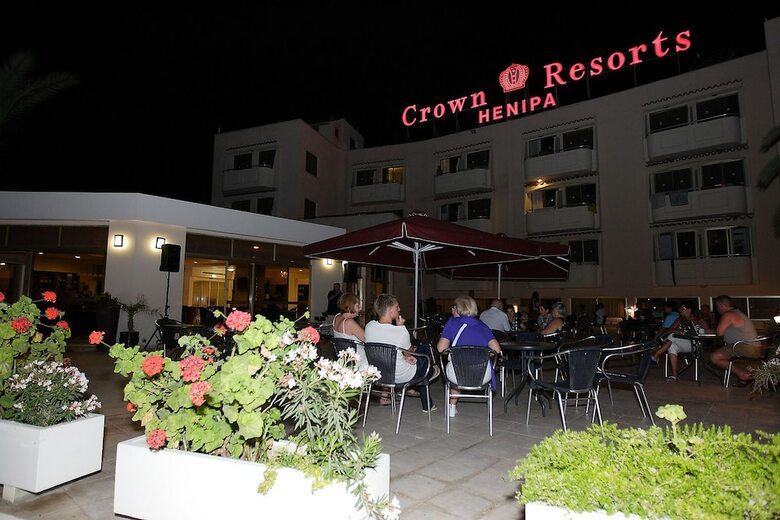 Hotel Crown Resorts Henipa