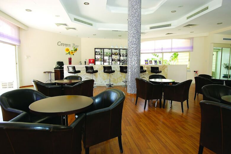 Hotel Crown Resorts Henipa