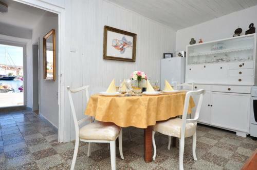 Villa Holiday Home Gariful