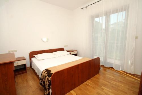 Apartments With A Parking Space Jelsa (hvar) - 8765