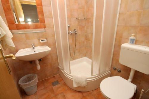 Apartments With A Parking Space Jelsa (hvar) - 8765