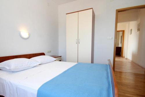 Apartments With A Parking Space Jelsa (hvar) - 8765
