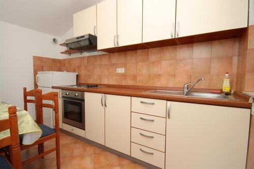 Apartments With A Parking Space Jelsa (hvar) - 8765