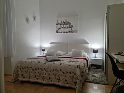 Hostal Rooms Tisa Old Town
