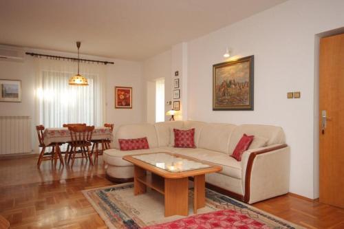 Apartments With A Parking Space Rovinj - 2298