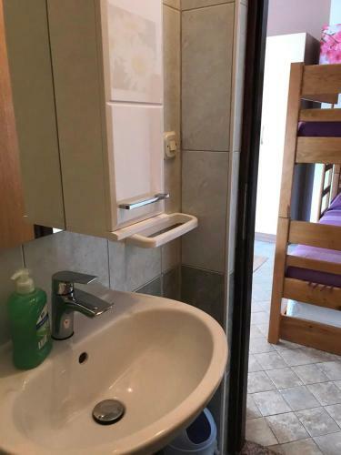 Hostal Denis Rooms And Apartments