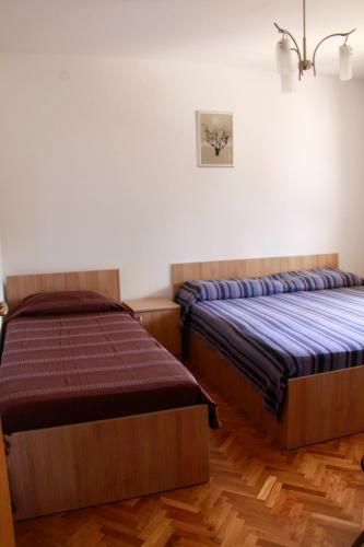 Hostal Denis Rooms And Apartments