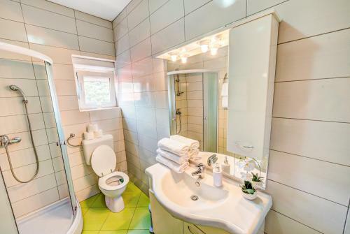 Hostal Mareta Guesthouse