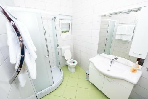 Hostal Mareta Guesthouse