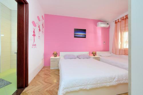 Hostal Mareta Guesthouse