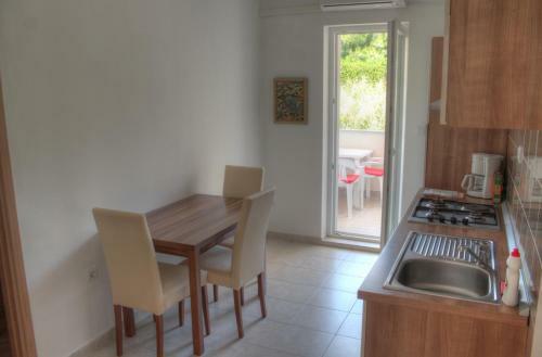 Petros Apartments Pag
