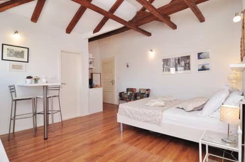 Apartment The Charm