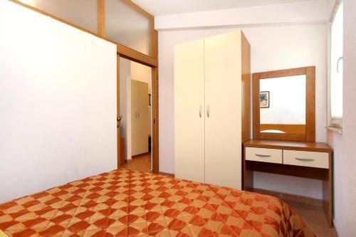 Apartment Baska Voda 10027a