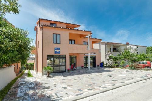Holiday Home & Apartments Primavera