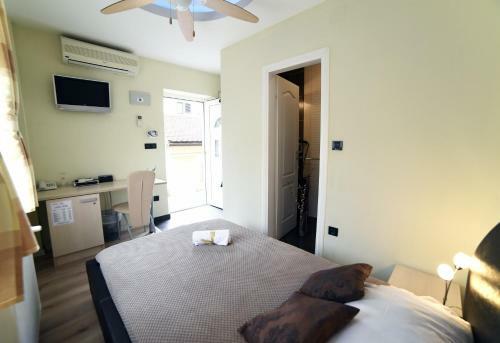 Hostal Villa Zrina