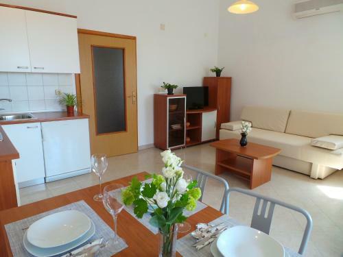 Apartment Liznjan 1