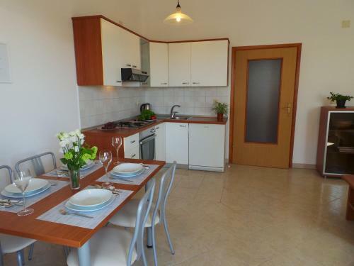 Apartment Liznjan 1
