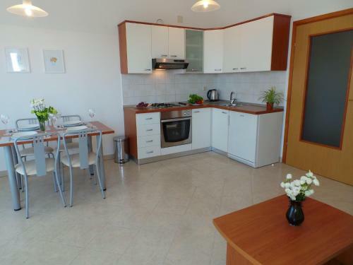 Apartment Liznjan 1