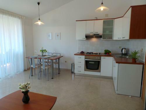 Apartment Liznjan 1