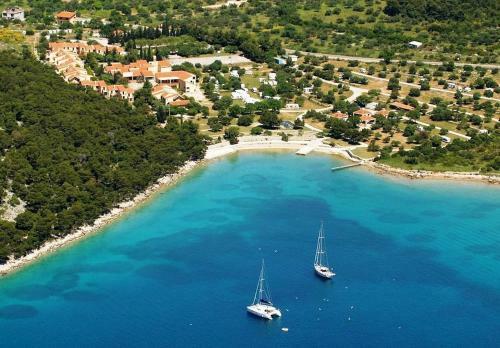Apartments Tisno Hostin