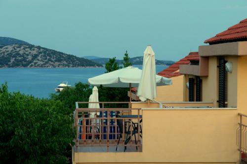 Apartments Tisno Hostin