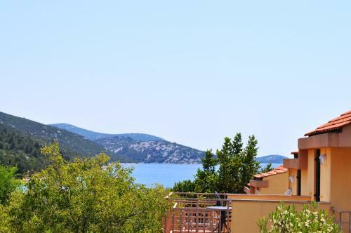 Apartments Tisno Hostin